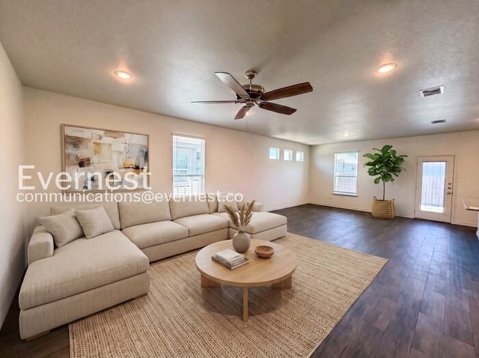 706 Freedom Cir - Photo 2 of 17