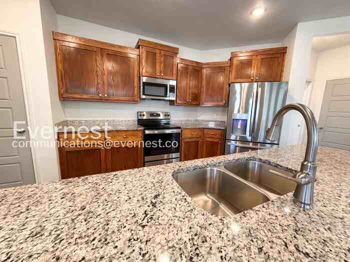 706 Freedom Cir - Photo 4 of 17