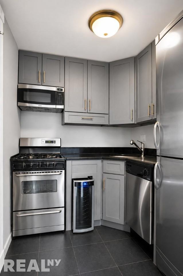 Hudson St #3 - Photo 3 of 5