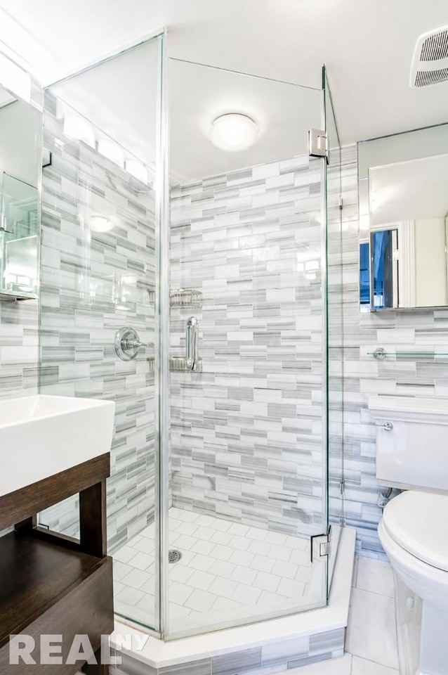 W 21st St #5 - Photo 4 of 5