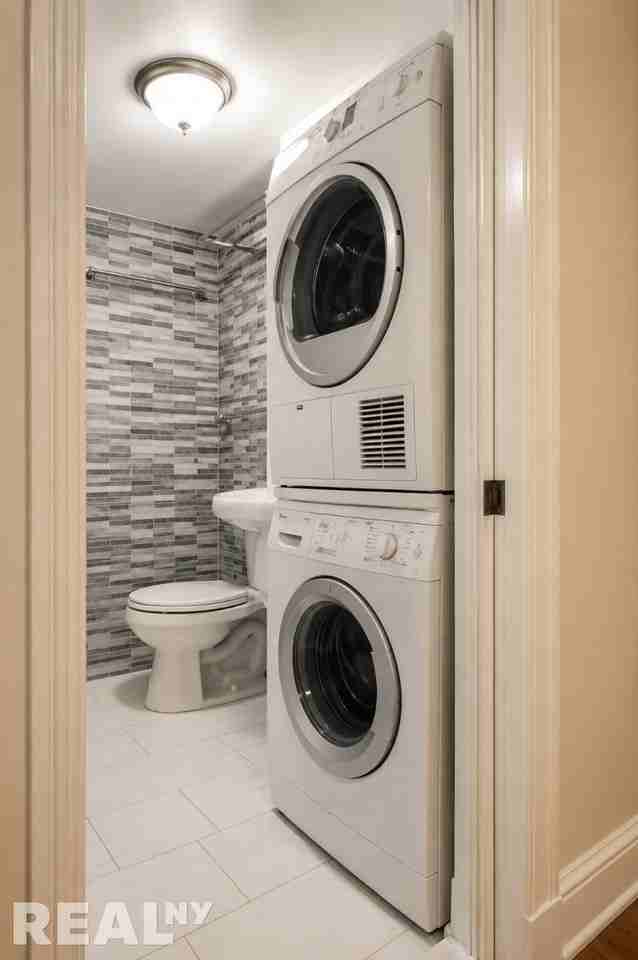 W 52nd St #8D - Photo 5 of 7