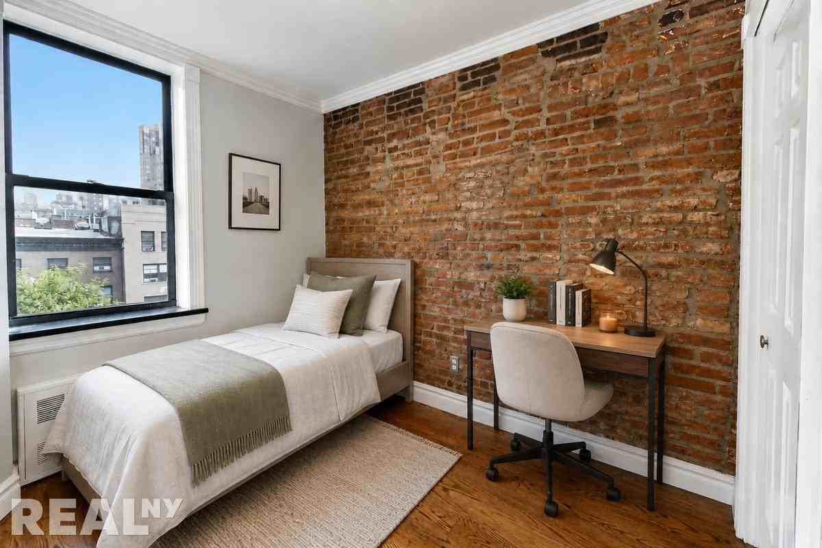 W 14th St #5B - Photo 5 of 6