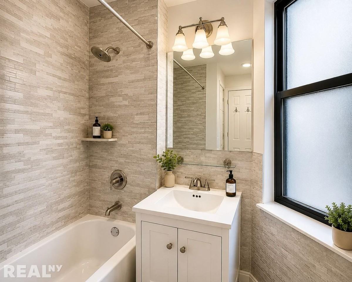 Leroy St #3C - Photo 4 of 5
