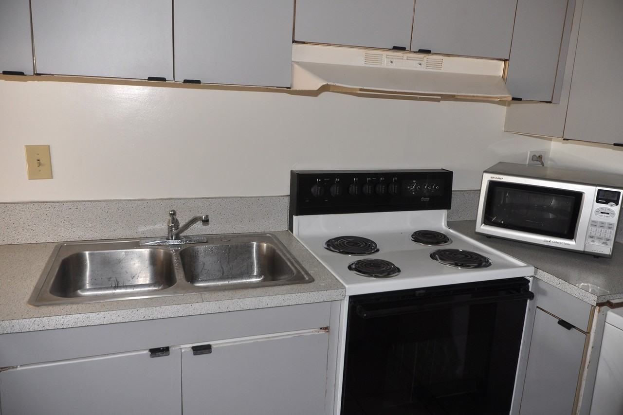 2222 Aloha Drive - 1Apt 902 #1 - Photo 3 of 7