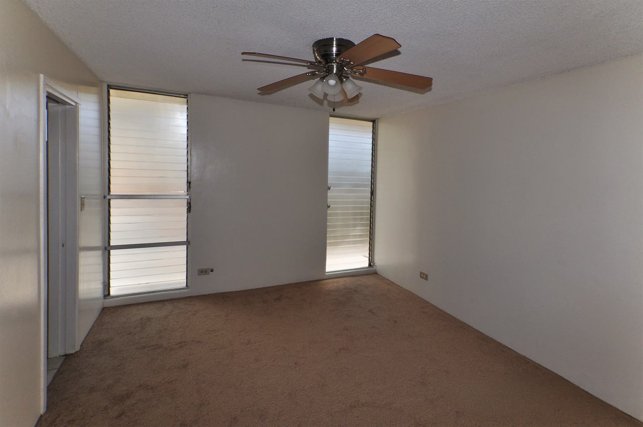 2222 Aloha Drive - 1Apt 902 #1 - Photo 5 of 7