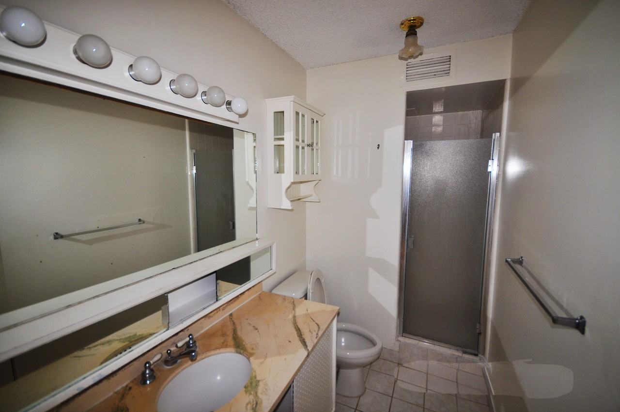 2222 Aloha Drive - 1Apt 902 #1 - Photo 6 of 7