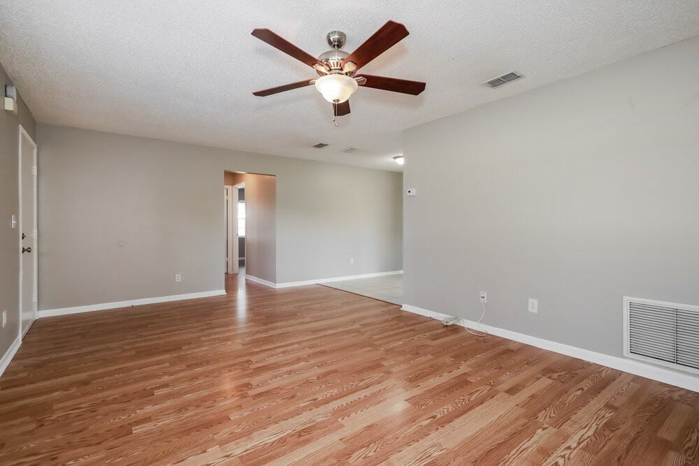 190 Estancia St - Photo 5 of 25