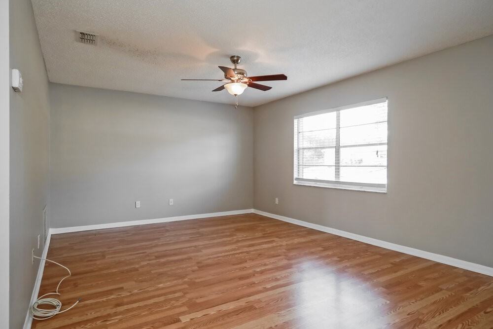 190 Estancia St - Photo 6 of 25