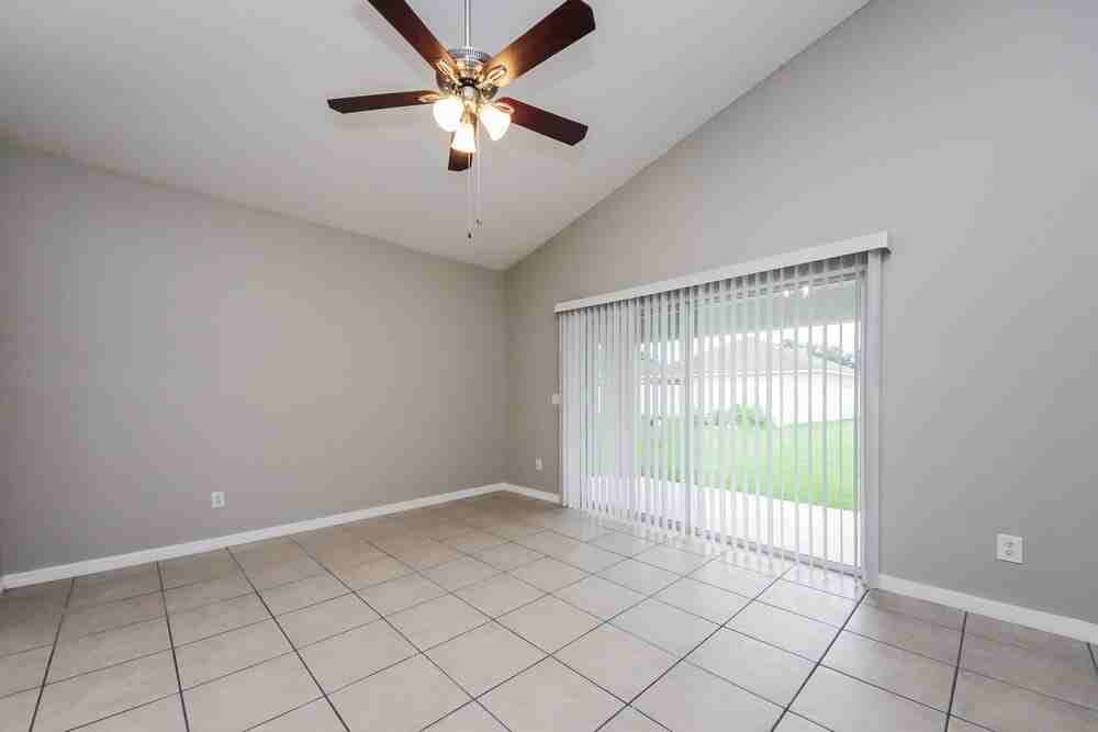 4313 Creeks Run Blvd - Photo 5 of 18