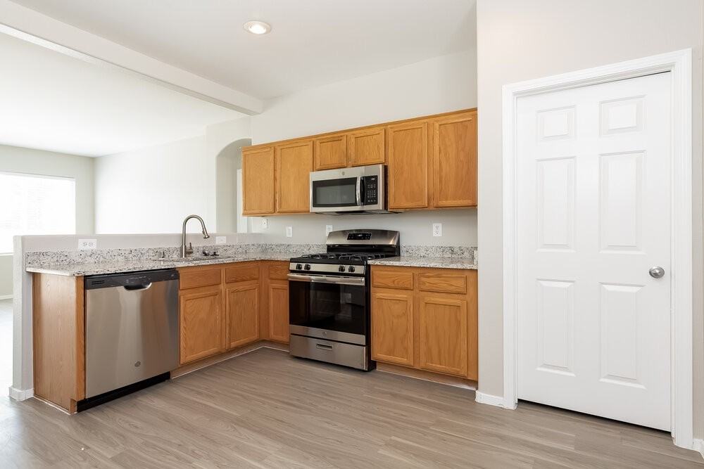 1015 Cove Palisades Dr - Photo 5 of 16