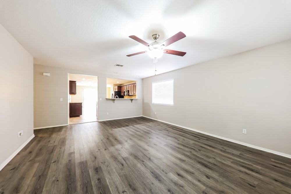 15955 W Winchcomb Dr - Photo 3 of 16
