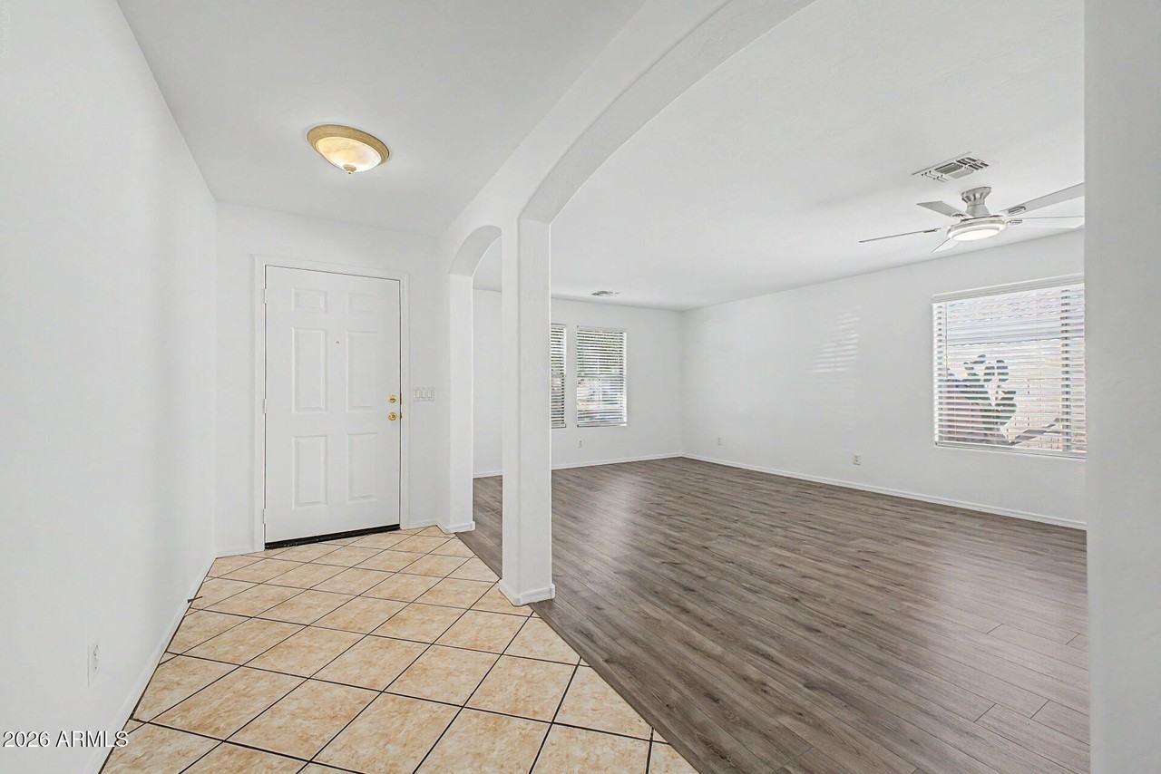 9631 W Kirby Ave - Photo 7 of 38