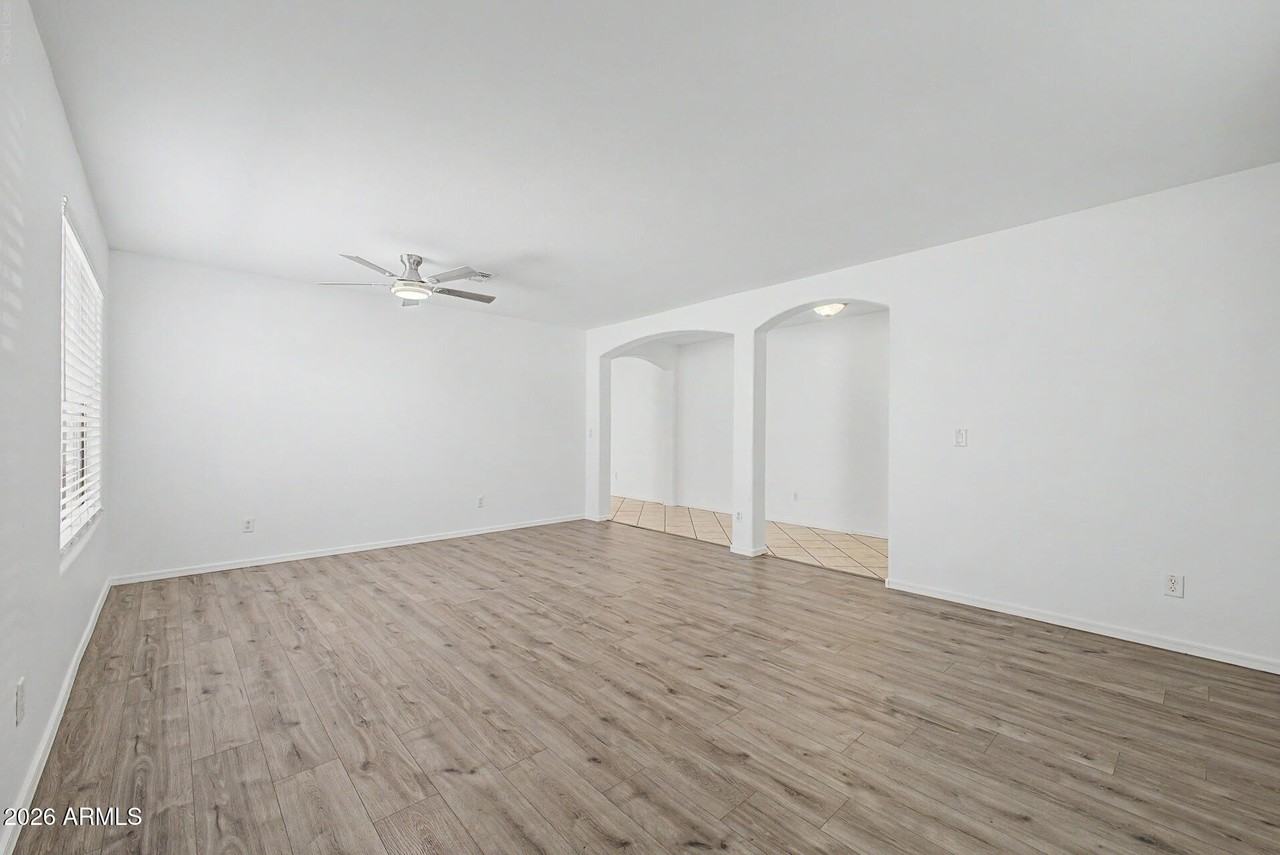 9631 W Kirby Ave - Photo 5 of 33