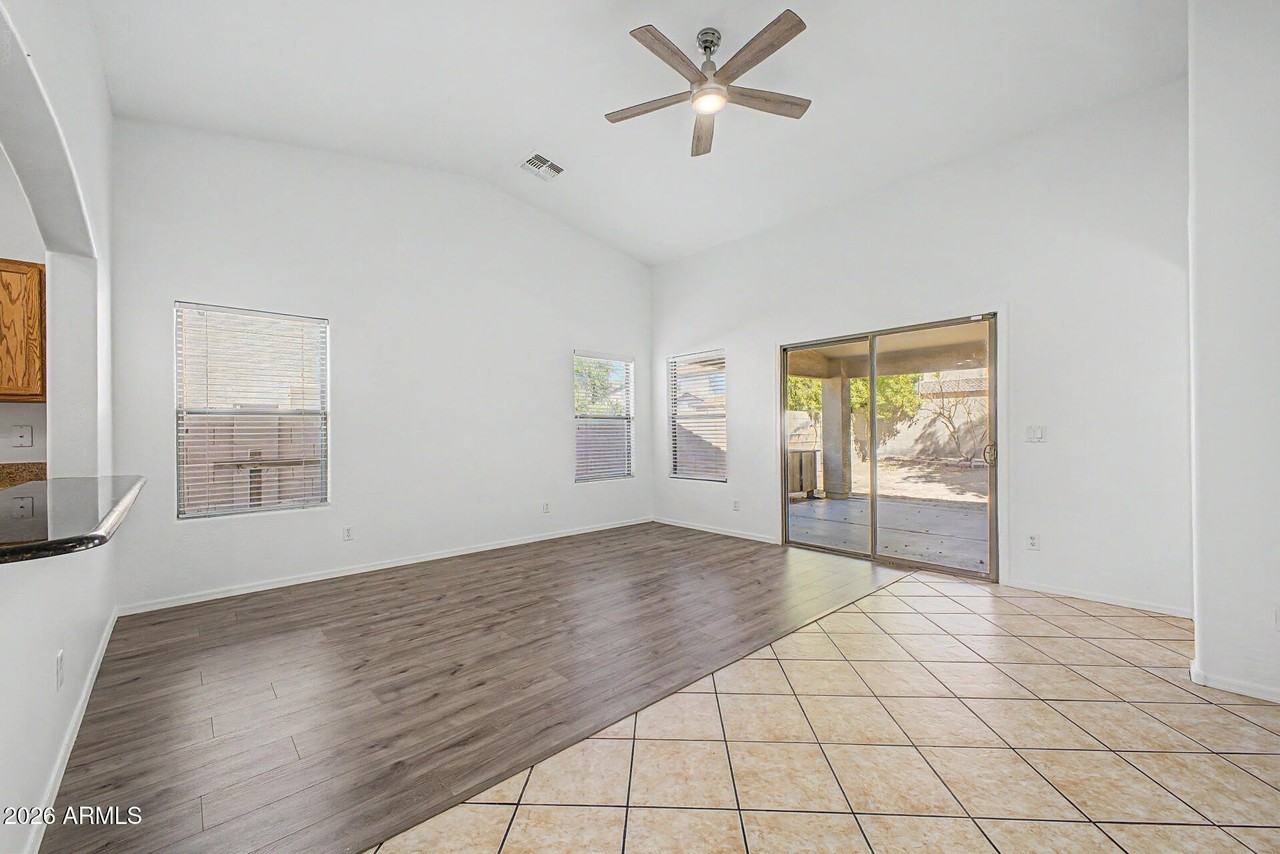 9631 W Kirby Ave - Photo 6 of 33