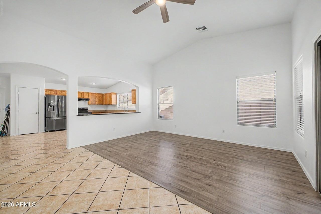 9631 W Kirby Ave - Photo 7 of 33