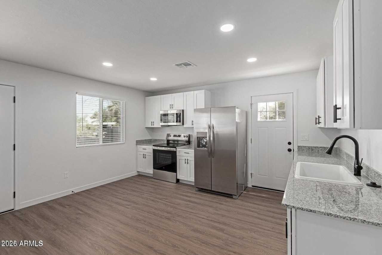 502 S Crismon Rd #1 - Photo 3 of 17