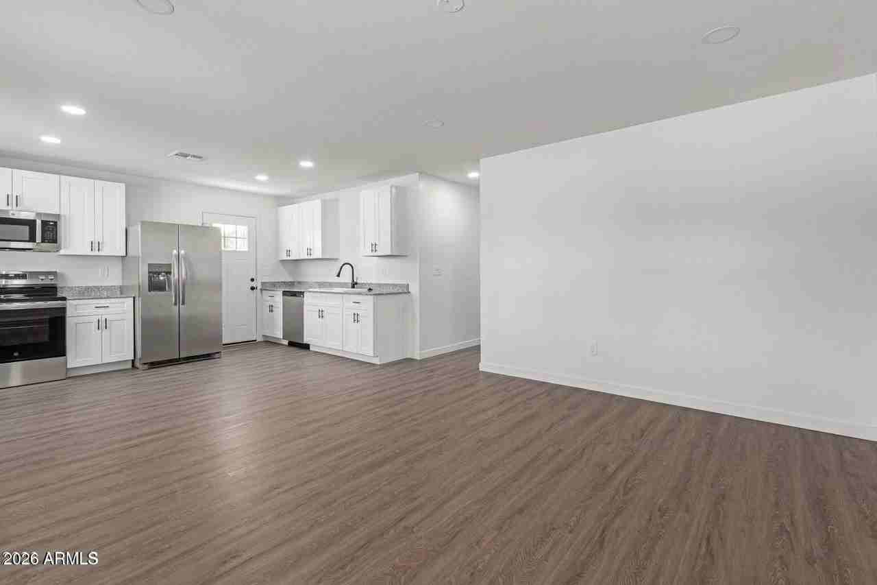 502 S Crismon Rd #1 - Photo 5 of 17