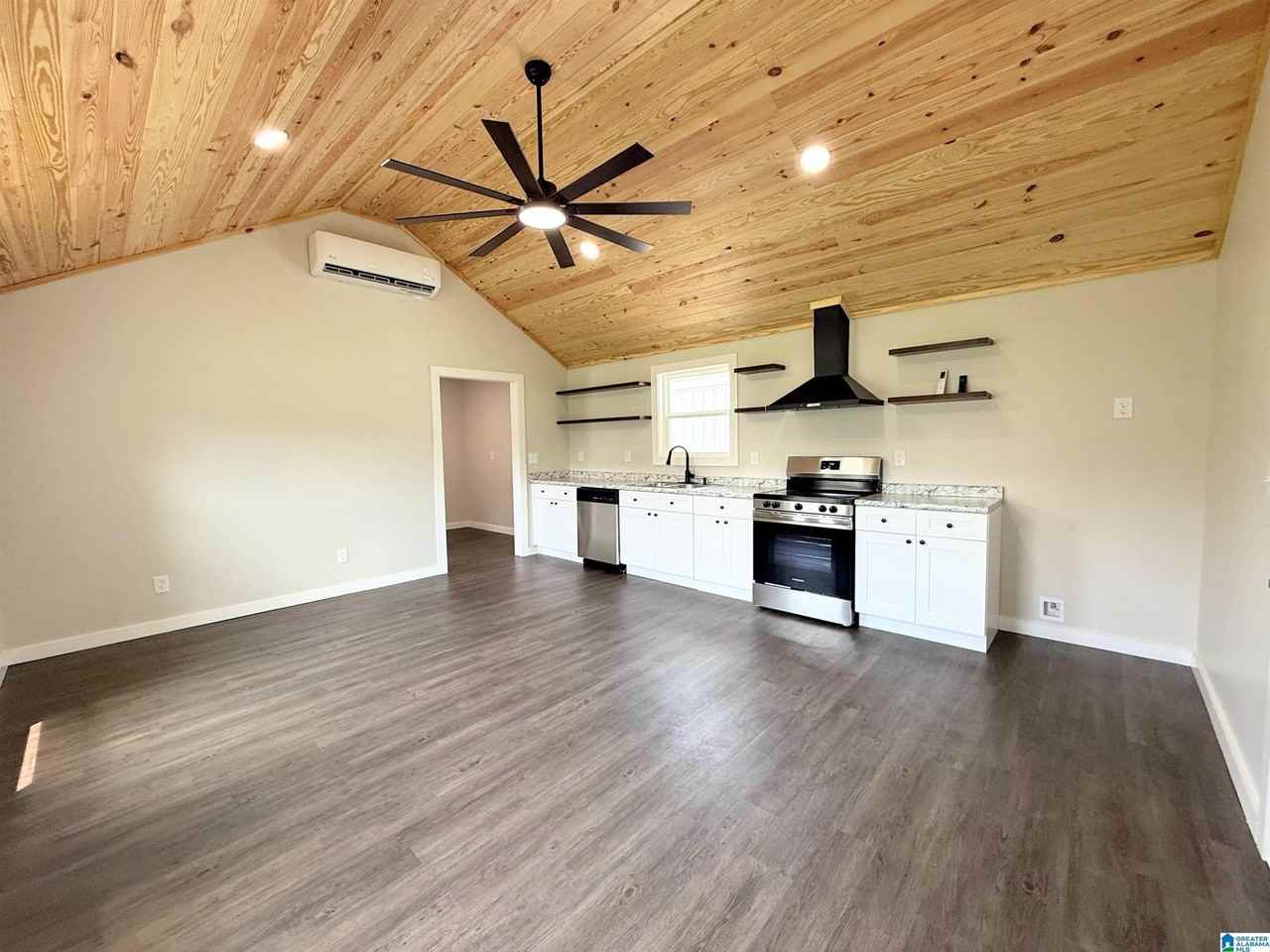 506 1st Ave W - Photo 3 of 10