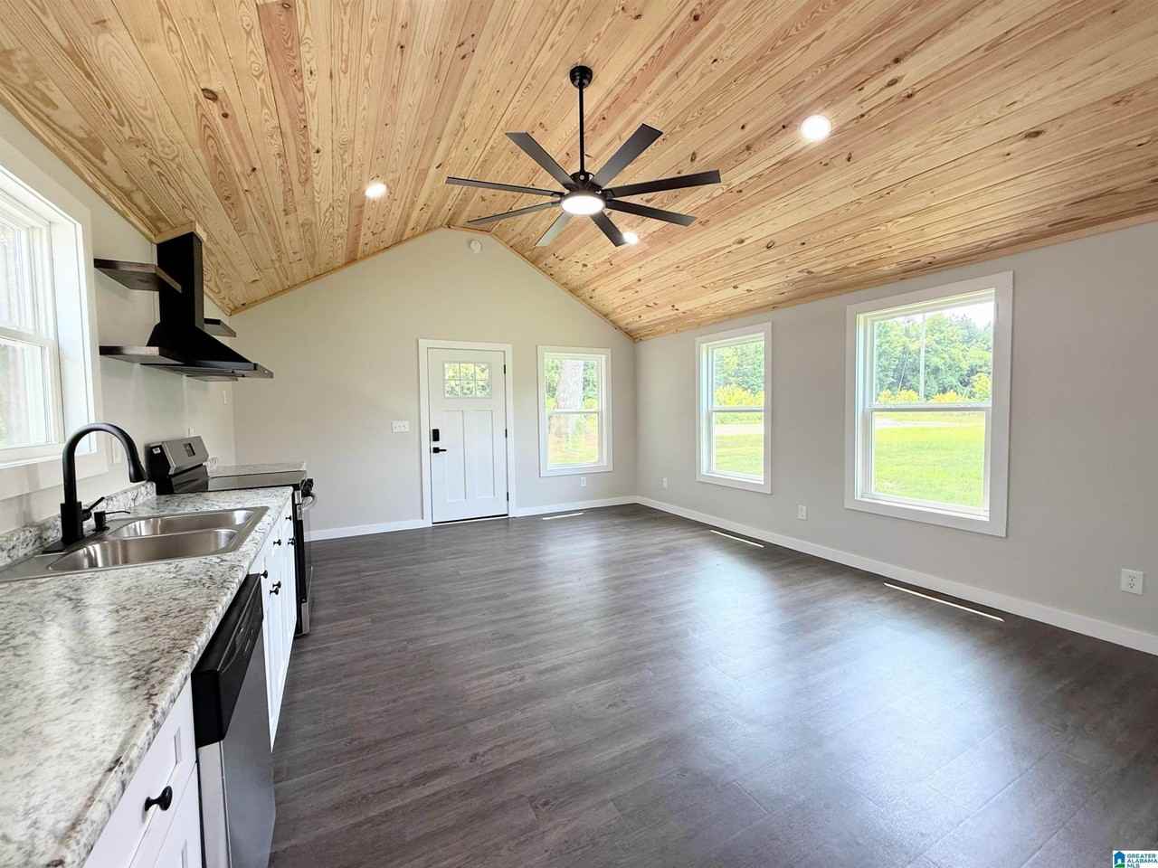 506 1st Ave W - Photo 4 of 10