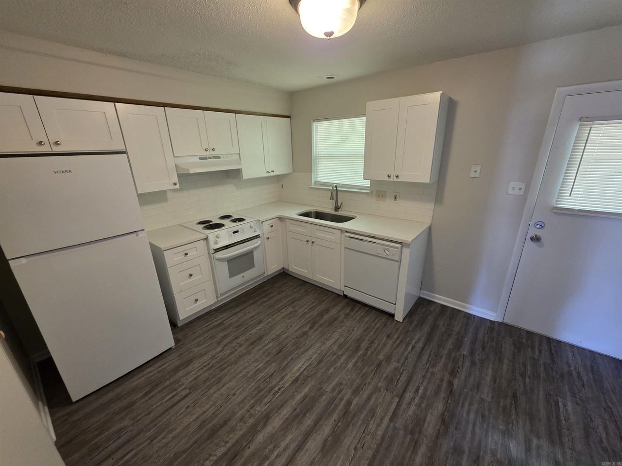 23 E Laramie Dr #B - Photo 3 of 11