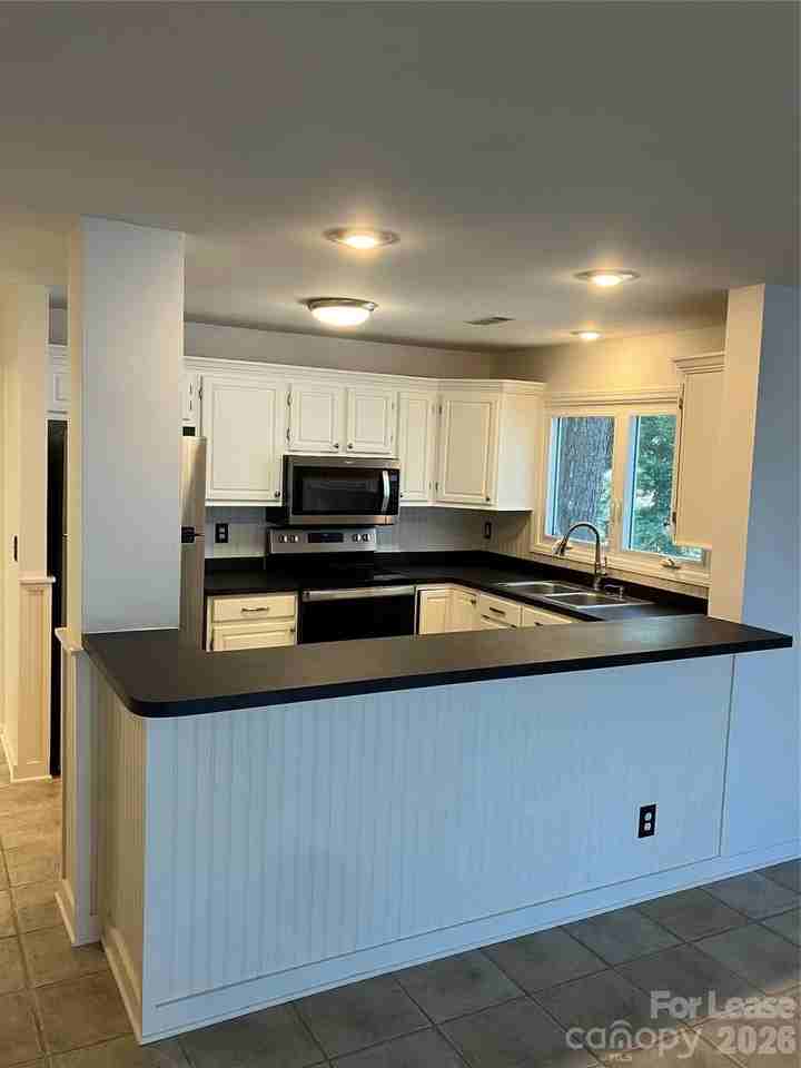 820 Southwest Dr - Photo 7 of 29