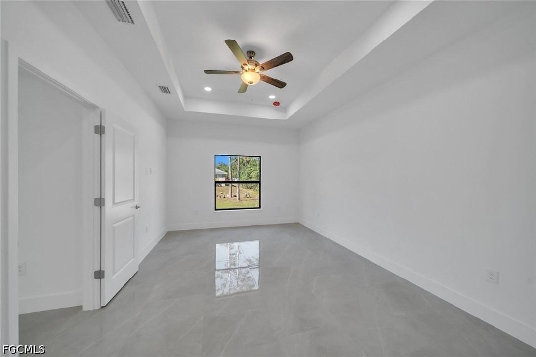 302 Palisades Ave - Photo 6 of 28