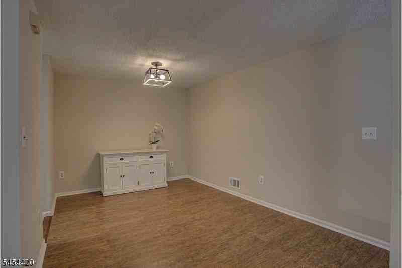 914 Timberbrooke Dr - Photo 4 of 31