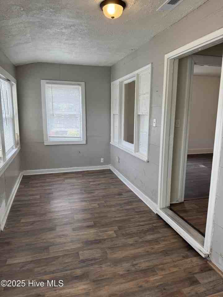 1217 Fleming St - Photo 2 of 25