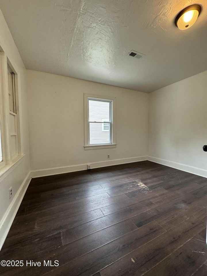 1217 Fleming St - Photo 3 of 25
