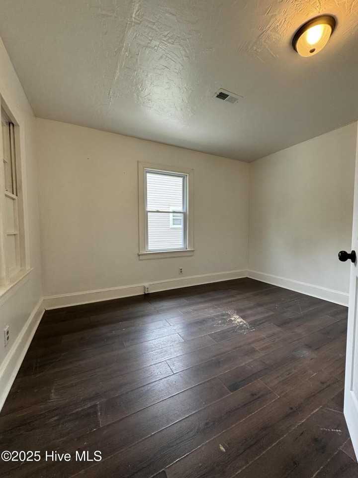 1217 Fleming St - Photo 4 of 25