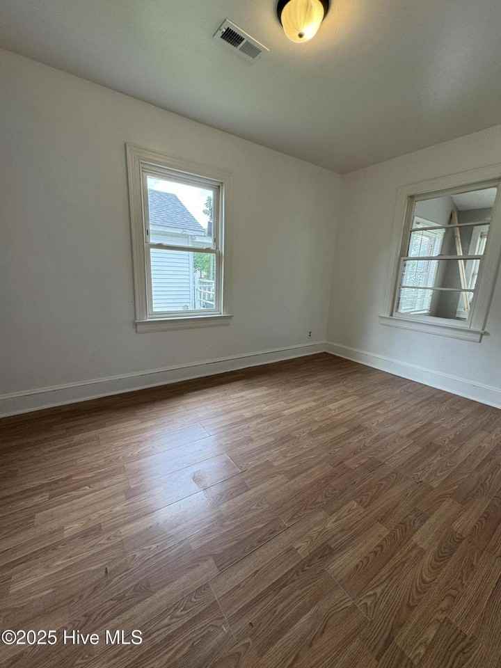 1217 Fleming St - Photo 5 of 25