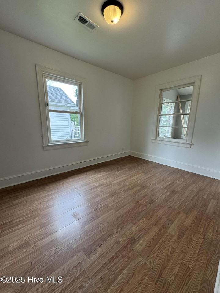 1217 Fleming St - Photo 6 of 25