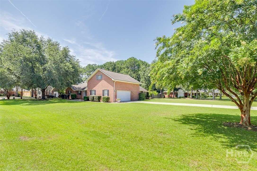108 Bradford Dr - Photo 3 of 40
