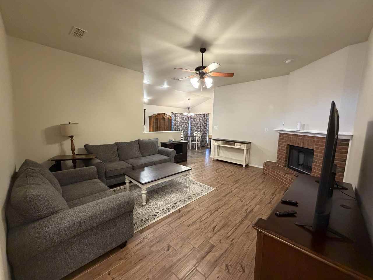 6907 94th St - Photo 3 of 13