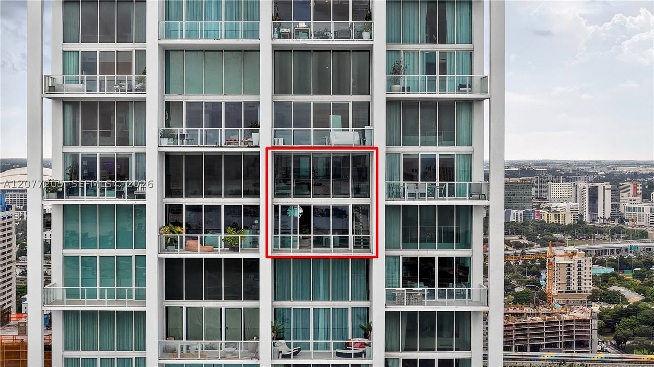 1040 Biscayne Blvd #3403 - Photo 2 of 38