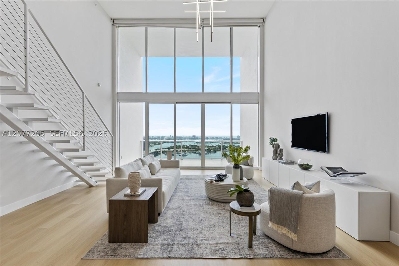 1040 Biscayne Blvd #3403 - Photo 4 of 38