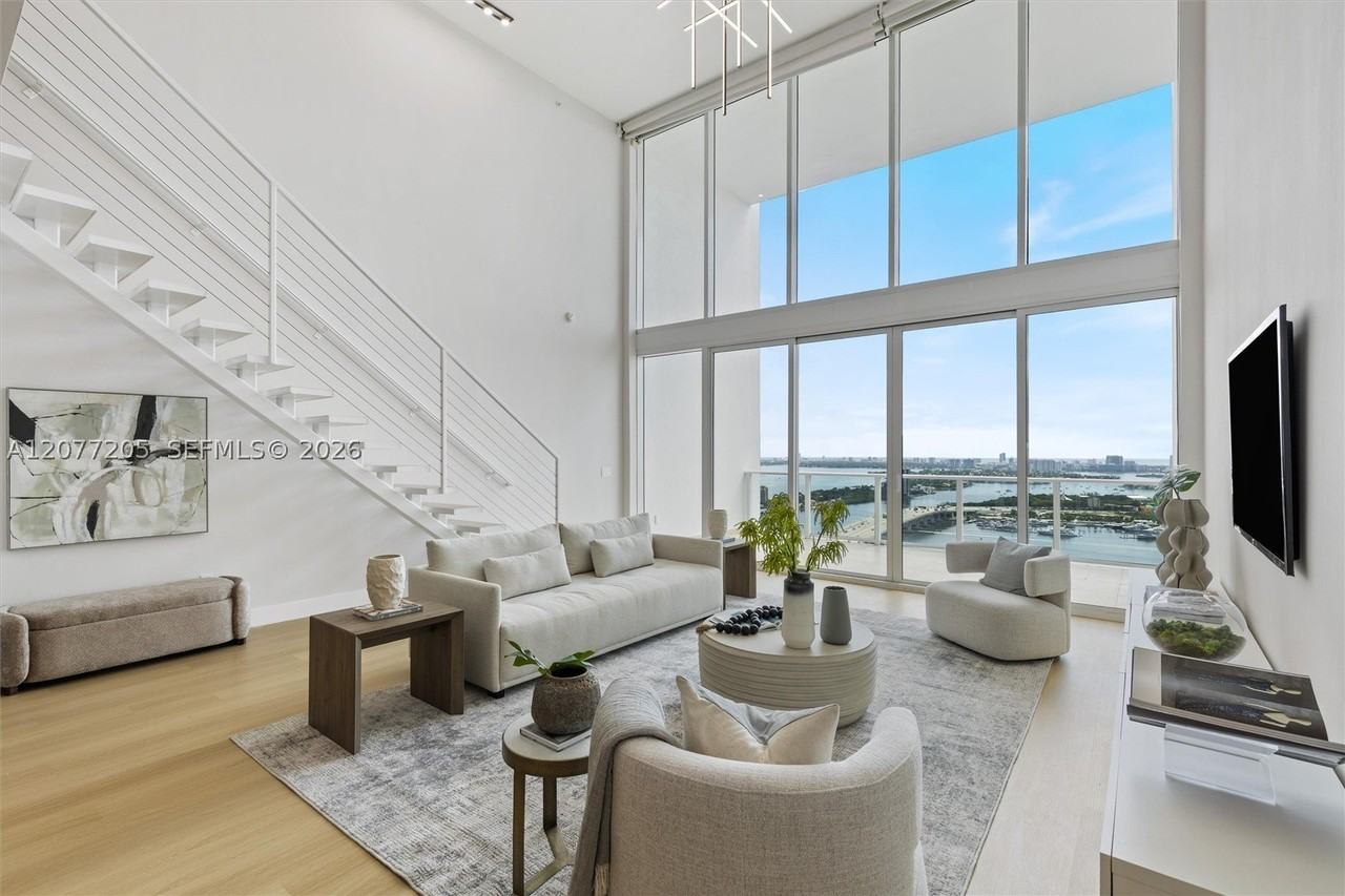 1040 Biscayne Blvd #3403 - Photo 5 of 38