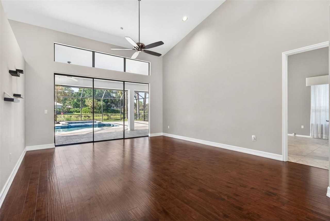 8455 Woodbriar Dr - Photo 2 of 46