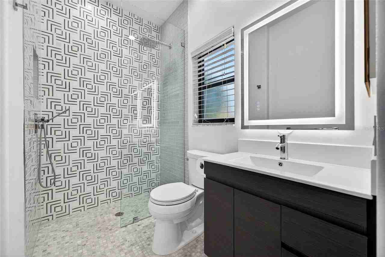 8455 Woodbriar Dr - Photo 4 of 46