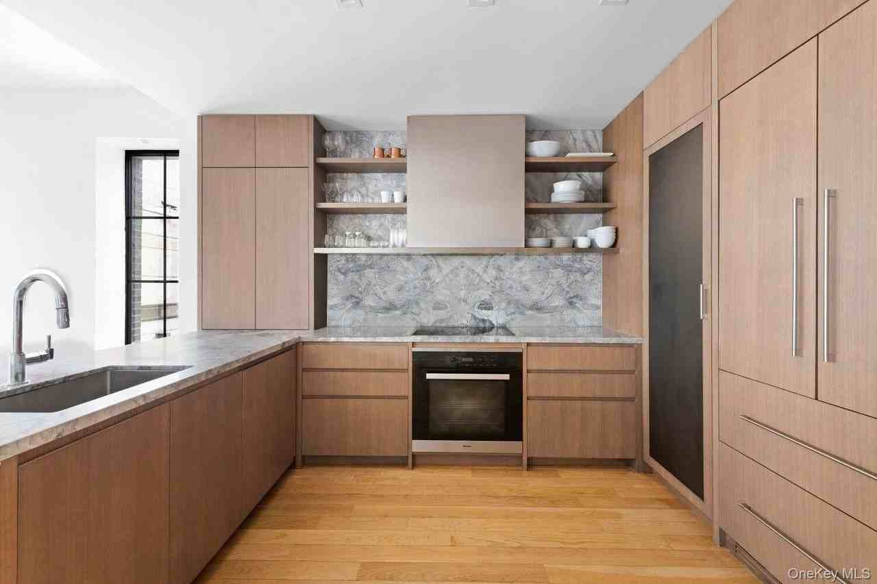 441 W 37th St #7 - Photo 6 of 15