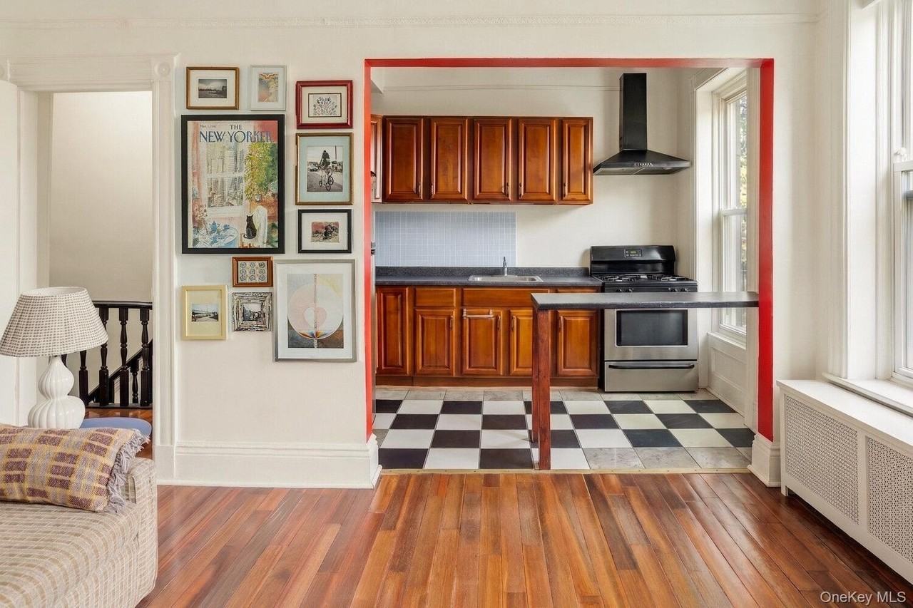 197 Bainbridge St #3 - Photo 3 of 6