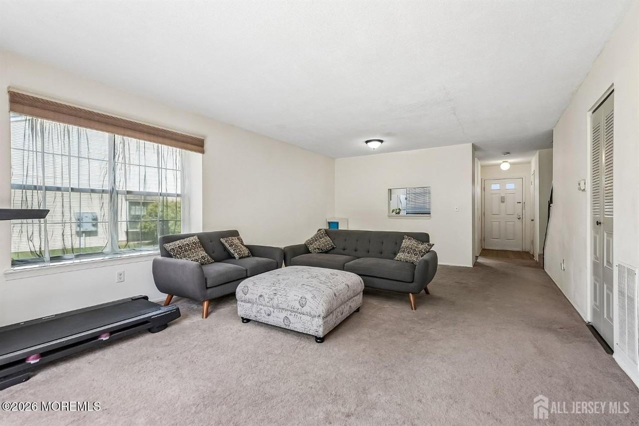 289 Bromley Pl #289 - Photo 4 of 21
