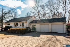 featured image of 682 Sycamore St