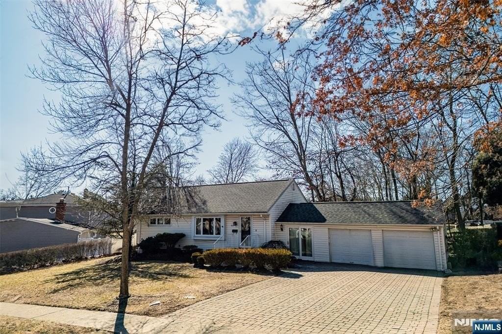 682 Sycamore St - Photo 3 of 27