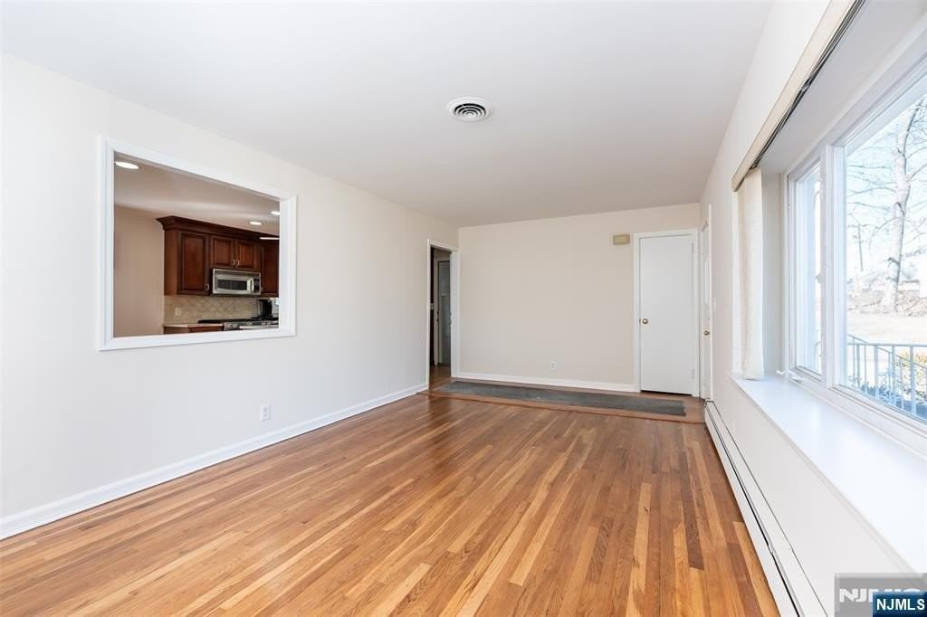 682 Sycamore St - Photo 5 of 27