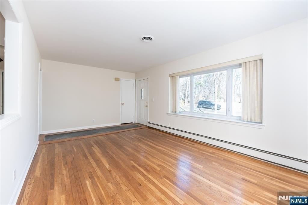 682 Sycamore St - Photo 6 of 27