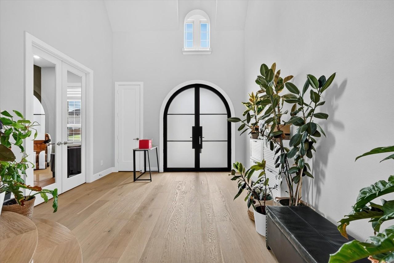 321 Pecan Trl - Photo 2 of 40