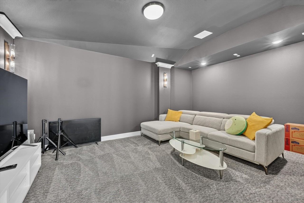 321 Pecan Trl - Photo 7 of 40