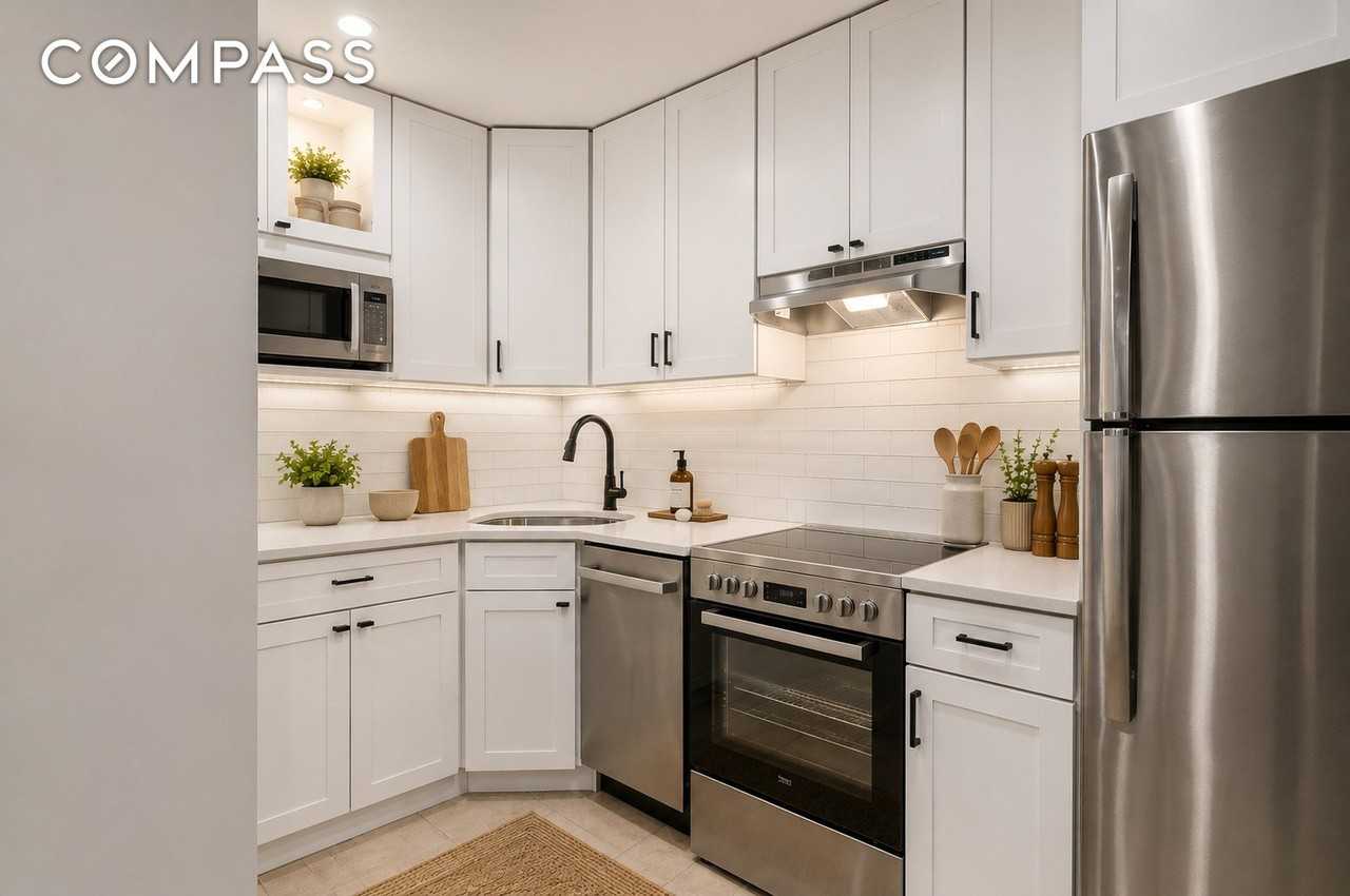 313 W 82nd St #4B - Photo 2 of 5