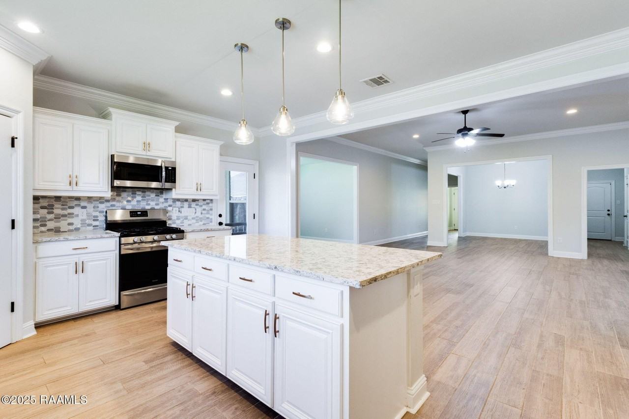 219 Finnegan Way - Photo 4 of 23